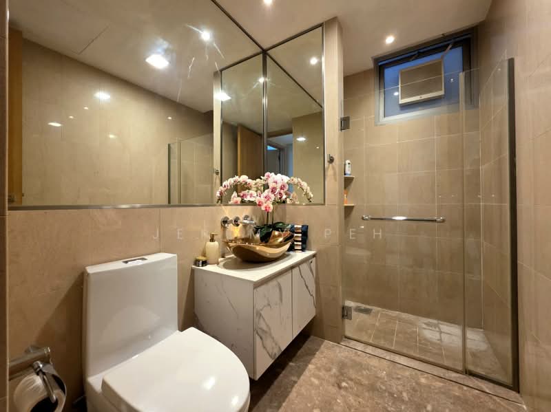 Cairnhill Crest, 8 Cairnhill Circle, 2 Bedrooms, 1,206 sqft, Condominium For Sale, by Jeremy Peh, 500203053 - Bathroom - PropertyGuru.com.sg