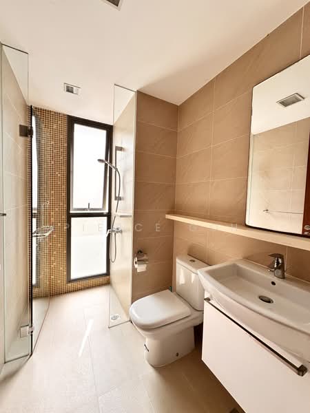 Miltonia Residences, 520 Miltonia Close, 2 Bedrooms, 861 sqft, Condominium For Rent, by Pierce Goh, 500203060 - Bathroom - PropertyGuru.com.sg