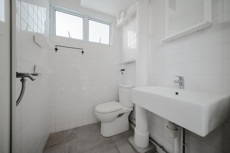 736 Yishun Street 72, 736 Yishun Street 72, 2 Bedrooms, 721 sqft, HDB Flat For Sale, by Veroy Chua, 500203063 - Bathroom - PropertyGuru.com.sg