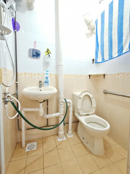 22 Marsiling Drive, 22 Marsiling Drive, 1 Bedroom, 67 sqft, HDB Flat For Sale, by Donny Lim, 500203093 - Bathroom - PropertyGuru.com.sg