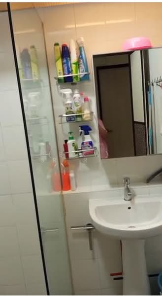70C Telok Blangah Heights, 70C Telok Blangah Heights, Room Rental, 160 sqft, HDB Flat For Rent, by (Ekky) Sri Redjeki Widjaja, 500203110 - Bathroom - PropertyGuru.com.sg