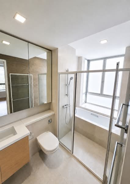 Riveredge, 21 Sampan Place, 3 Bedrooms, 1,690 sqft, Condominium For Sale, by Rohit D., 500203131 - Master Bathroom - PropertyGuru.com.sg