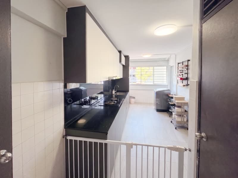 301 Ubi Avenue 1, 301 Ubi Avenue 1, 2 Bedrooms, 689 sqft, HDB Flat For Sale, by John Tan 奕欣, 500203141 - Kitchen - PropertyGuru.com.sg