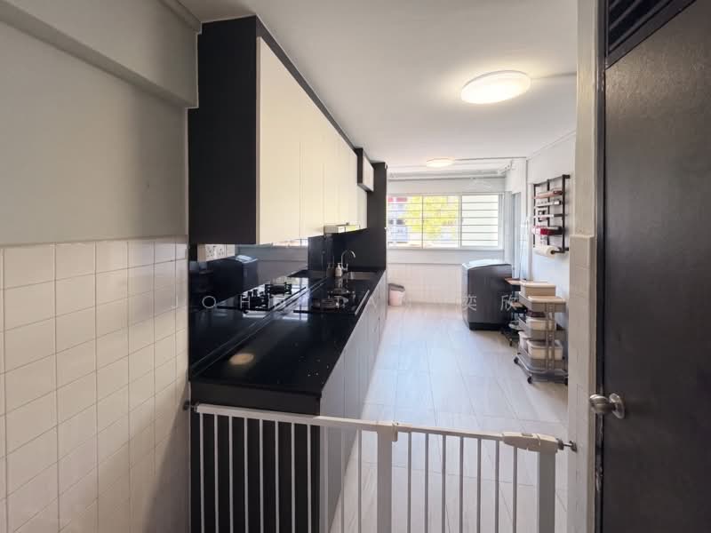 301 Ubi Avenue 1, 301 Ubi Avenue 1, 2 Bedrooms, 689 sqft, HDB Flat For Sale, by John Tan 奕欣, 500203141 - Kitchen - PropertyGuru.com.sg
