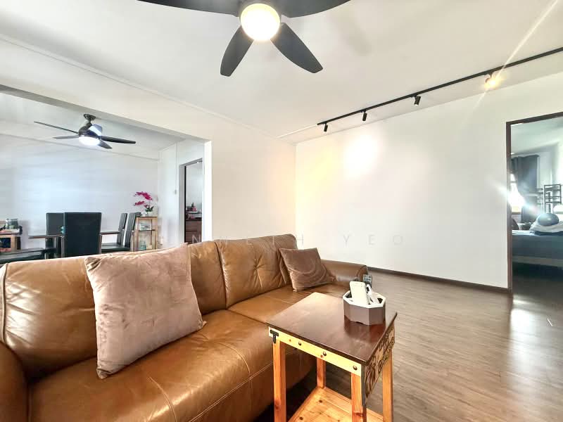667 Choa Chu Kang Crescent, 667 Choa Chu Kang Crescent, 3 Bedrooms, 1,098 sqft, HDB Flat For Sale, by Kenneth Yeo, 500203142 - Living Room - PropertyGuru.com.sg