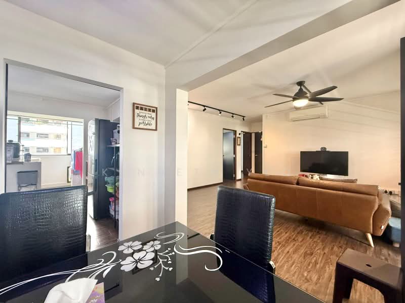 667 Choa Chu Kang Crescent, 667 Choa Chu Kang Crescent, 3 Bedrooms, 1,098 sqft, HDB Flat For Sale, by Kenneth Yeo, 500203142 - Living Room - PropertyGuru.com.sg