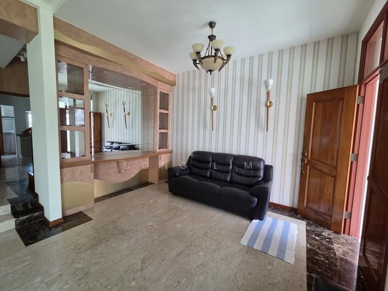 Lorong Lew Lian, Lorong Lew Lian, Lorong Ong Lye, Serangoon Central, Pillia Rd, Serangoon Ave 1, 6 Bedrooms, 3,200 sqft, Semi-Detached House For Rent, by Song Lim, 500203144 - Living Room - PropertyGuru.com.sg
