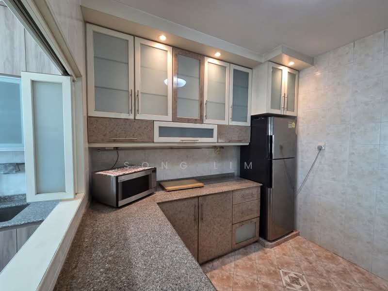 Lorong Lew Lian, Lorong Lew Lian, Lorong Ong Lye, Serangoon Central, Pillia Rd, Serangoon Ave 1, 6 Bedrooms, 3,200 sqft, Semi-Detached House For Rent, by Song Lim, 500203144 - Kitchen - PropertyGuru.com.sg