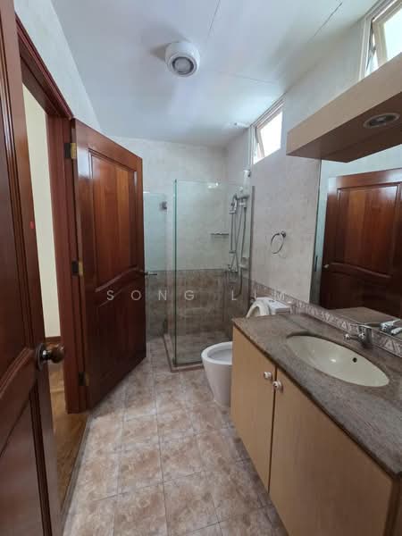Lorong Lew Lian, Lorong Lew Lian, Lorong Ong Lye, Serangoon Central, Pillia Rd, Serangoon Ave 1, 6 Bedrooms, 3,200 sqft, Semi-Detached House For Rent, by Song Lim, 500203144 - Bathroom - PropertyGuru.com.sg