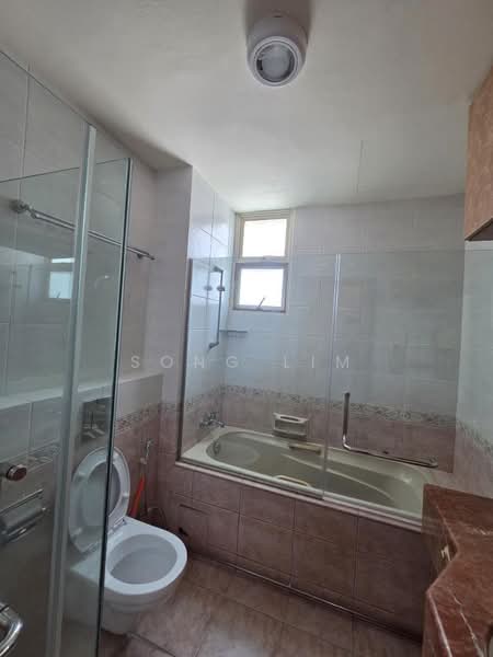 Lorong Lew Lian, Lorong Lew Lian, Lorong Ong Lye, Serangoon Central, Pillia Rd, Serangoon Ave 1, 6 Bedrooms, 3,200 sqft, Semi-Detached House For Rent, by Song Lim, 500203144 - Bathroom - PropertyGuru.com.sg