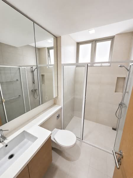 Riveredge, 21 Sampan Place, 3 Bedrooms, 1,690 sqft, Condominium For Rent, by Rohit D., 500203147 - Common Bathroom - PropertyGuru.com.sg