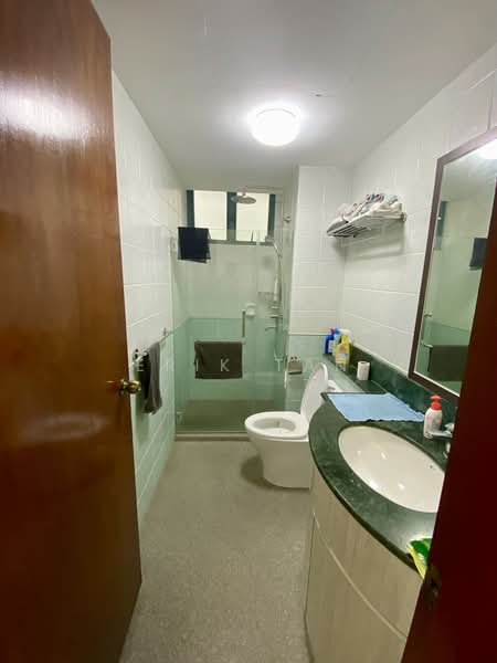 Summerdale, 2 Boon Lay Drive, Room Rental, 150 sqft, Condominium For Rent, by Erik Tan, 500203191 - Bathroom - PropertyGuru.com.sg
