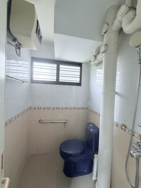 202 Marsiling Drive, 202 Marsiling Drive, 2 Bedrooms, 732 sqft, HDB Flat For Sale, by Jane Francis, 500203216 - Common Bathroom - PropertyGuru.com.sg