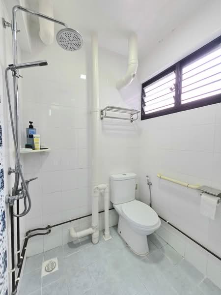 411 Hougang Avenue 10, 411 Hougang Avenue 10, Room Rental, 150 sqft, HDB Flat For Rent, by River Tan, 500203233 - Bathroom - PropertyGuru.com.sg