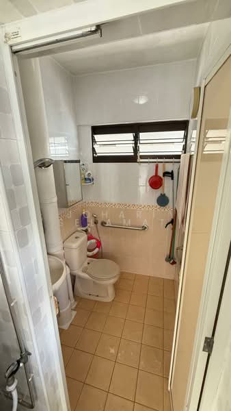 453 Choa Chu Kang Avenue 4, 453 Choa Chu Kang Avenue 4, 4 Bedrooms, 1,528 sqft, HDB Flat For Sale, by Johari Selamat, 500203236 - Bathroom - PropertyGuru.com.sg