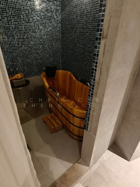 COMMERCIAL SCHOOL / SPA / MEDICAL / RETAIL @ HAVELOCK, , 23,490 sqft, Other Retail For Rent, by Chris Chee Sheng Jie 徐胜杰, 500203250 - Bathroom - CommercialGuru.com.sg