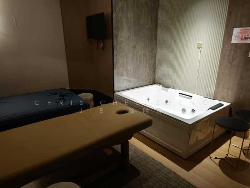 COMMERCIAL SCHOOL / SPA / MEDICAL / RETAIL @ HAVELOCK, , 23,490 sqft, Other Retail For Rent, by Chris Chee Sheng Jie 徐胜杰, 500203250 - Bathroom - CommercialGuru.com.sg