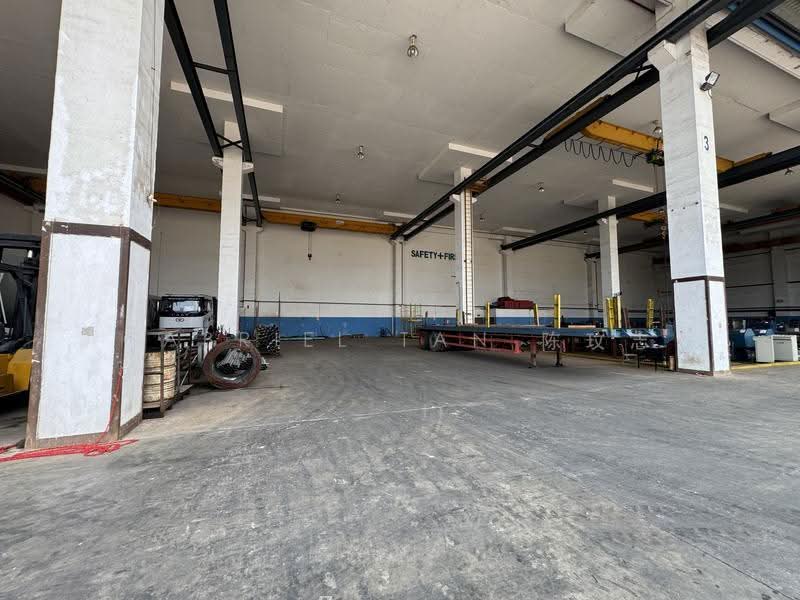 Ground Floor I Ceiling 12m I Workshop I, Boon Lay / Jurong / Tuas, 11,000 sqft, Factory / Workshop (B2) For Rent, by Gabriel Tan 陈玟志, 500203267 - Interior - CommercialGuru.com.sg
