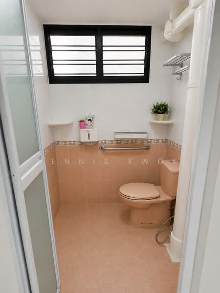 327 Clementi Avenue 5, 327 Clementi Avenue 5, 2 Bedrooms, 882 sqft, HDB Flat For Rent, by Dennis Kwok, 500203277 - Bathroom - PropertyGuru.com.sg