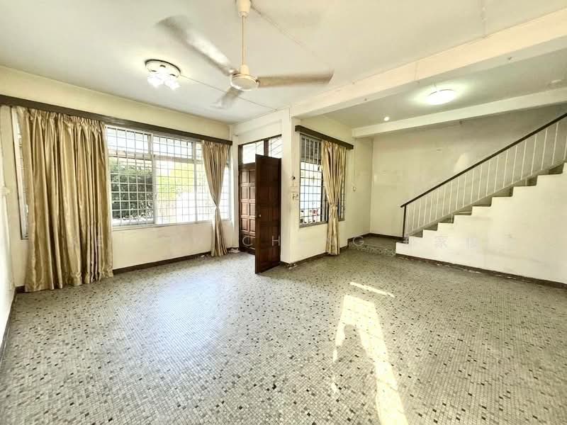 Yugi Garden, Jalan Chempaka Kuning, 4 Bedrooms, 1,471 sqft, Semi-Detached House For Sale, by Kelvin Cheng 郑家俊, 500203311 - Living Room - PropertyGuru.com.sg