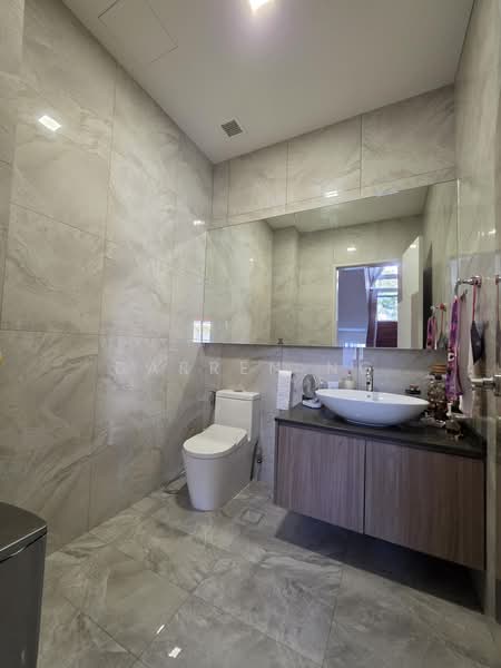 Jalan Lateh, Jalan Lateh, 6 Bedrooms, 3,500 sqft, Corner Terrace For Sale, by Darren Ng, 500203315 - Bathroom - PropertyGuru.com.sg