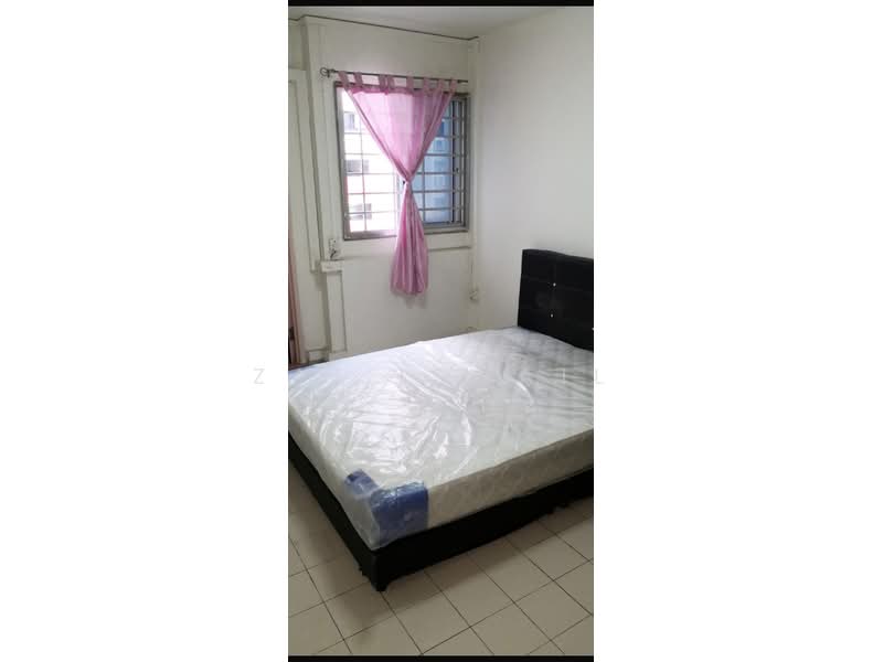 409 Bukit Batok West Avenue 4, 409 Bukit Batok West Avenue 4, 2 Bedrooms, 721 sqft, HDB Flat For Rent, by ZAI ISMAIL, 500203334 - Bedroom - PropertyGuru.com.sg
