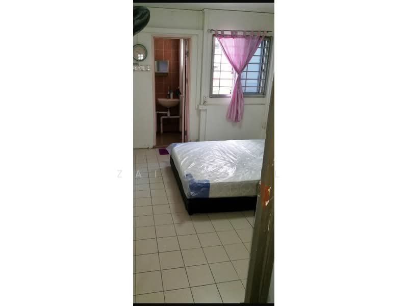 409 Bukit Batok West Avenue 4, 409 Bukit Batok West Avenue 4, 2 Bedrooms, 721 sqft, HDB Flat For Rent, by ZAI ISMAIL, 500203334 - Bedroom - PropertyGuru.com.sg