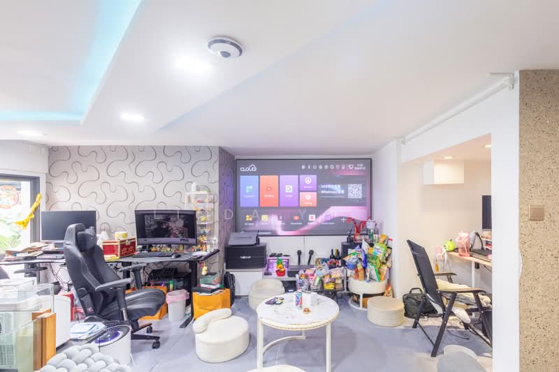 Daisy Suites, 35 Daisy Road Singapore, 3 Bedrooms, 861 sqft, Apartment For Sale, by Linda Yang, 500203336 - Living Room - PropertyGuru.com.sg