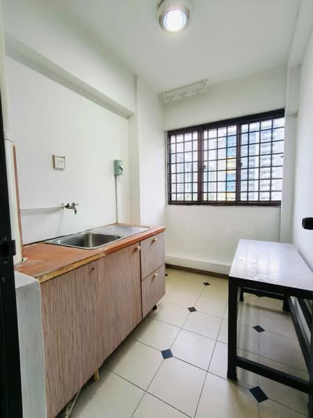 669 Choa Chu Kang Crescent, 669 Choa Chu Kang Crescent, 3 Bedrooms, 1,098 sqft, HDB Flat For Rent, by Yvonne Tham, 500203350 - Kitchen - PropertyGuru.com.sg