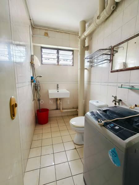 669 Choa Chu Kang Crescent, 669 Choa Chu Kang Crescent, 3 Bedrooms, 1,098 sqft, HDB Flat For Rent, by Yvonne Tham, 500203350 - Bathroom - PropertyGuru.com.sg