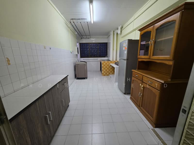 132 Yishun Street 11, 132 Yishun Street 11, 3 Bedrooms, 1,119 sqft, HDB Flat For Sale, by PETER, 500203355 - Kitchen - PropertyGuru.com.sg