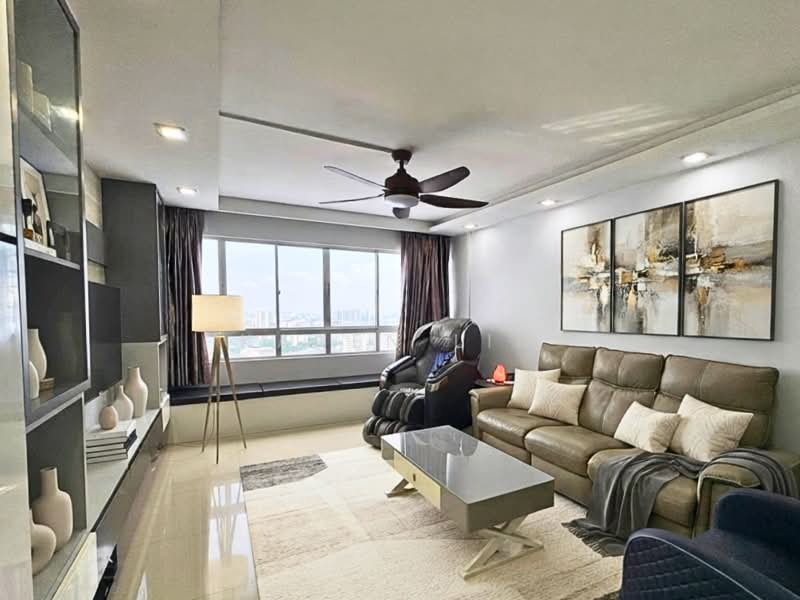 553 Ang Mo Kio Avenue 10, 553 Ang Mo Kio Avenue 10, 3 Bedrooms, 1,280 sqft, HDB Flat For Sale, by Karen Lim, 500203390 - Living Room - PropertyGuru.com.sg