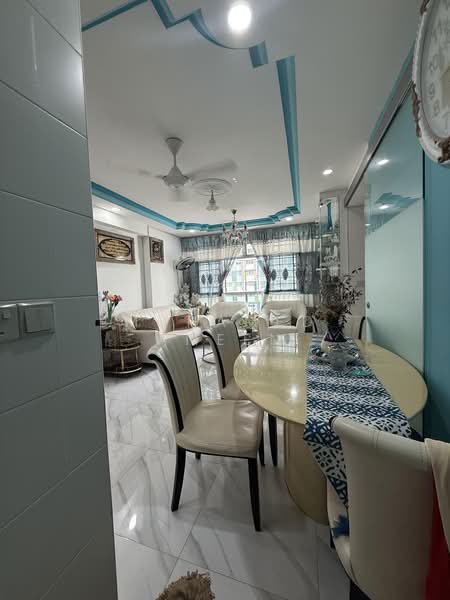 23 Teban Gardens Road, 23 Teban Gardens Road, 3 Bedrooms, 936 sqft, HDB Flat For Sale, by Mohamed Ameen, 500203396 - Living Room - PropertyGuru.com.sg