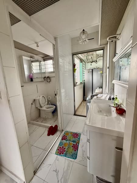 23 Teban Gardens Road, 23 Teban Gardens Road, 3 Bedrooms, 936 sqft, HDB Flat For Sale, by Mohamed Ameen, 500203396 - Bathroom - PropertyGuru.com.sg