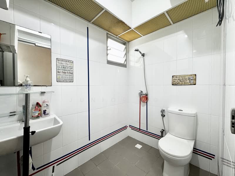 513B Yishun Street 51, 513B Yishun Street 51, 4 Bedrooms, 1,292 sqft, HDB Flat For Sale, by Junior Ng, 500203398 - Bathroom - PropertyGuru.com.sg
