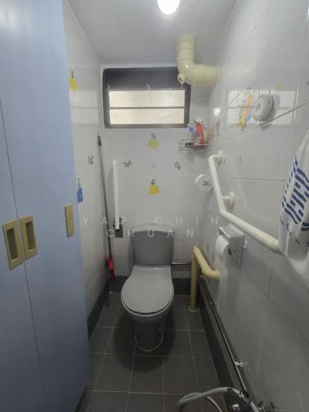157 Lorong 1 Toa Payoh, 157 Lorong 1 Toa Payoh, 2 Bedrooms, 720 sqft, HDB Flat For Sale, by Yap Chin Chuan, 500203402 - Bathroom - PropertyGuru.com.sg