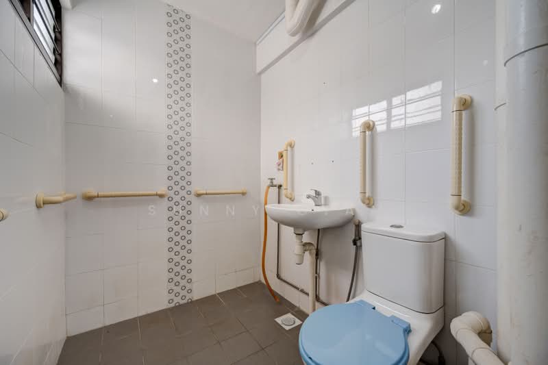 269 Bukit Batok East Avenue 4, 269 Bukit Batok East Avenue 4, 3 Bedrooms, 905 sqft, HDB Flat For Sale, by Sunny Giam, 500203430 - Bathroom - PropertyGuru.com.sg