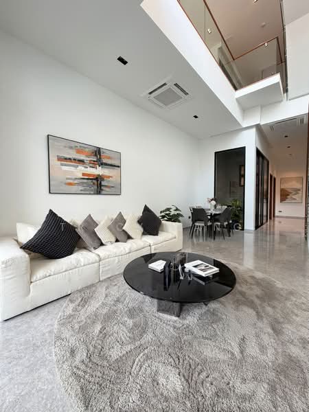 Freehold landed at Jalan Sankam, , 5 Bedrooms, 4,834 sqft, Terraced House For Sale, by Tracy Wang, 500203433 - Living Room - PropertyGuru.com.sg