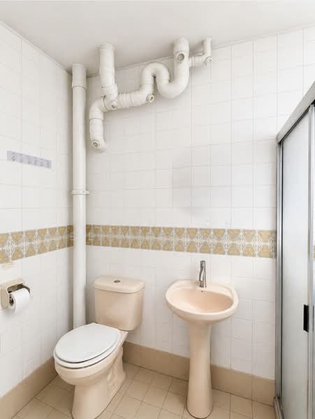 831 Jurong West Street 81, 831 Jurong West Street 81, 4 Bedrooms, 1,500 sqft, HDB Flat For Sale, by Kevin Soh Lee Wee 苏立伟, 500203450 - Bathroom - PropertyGuru.com.sg