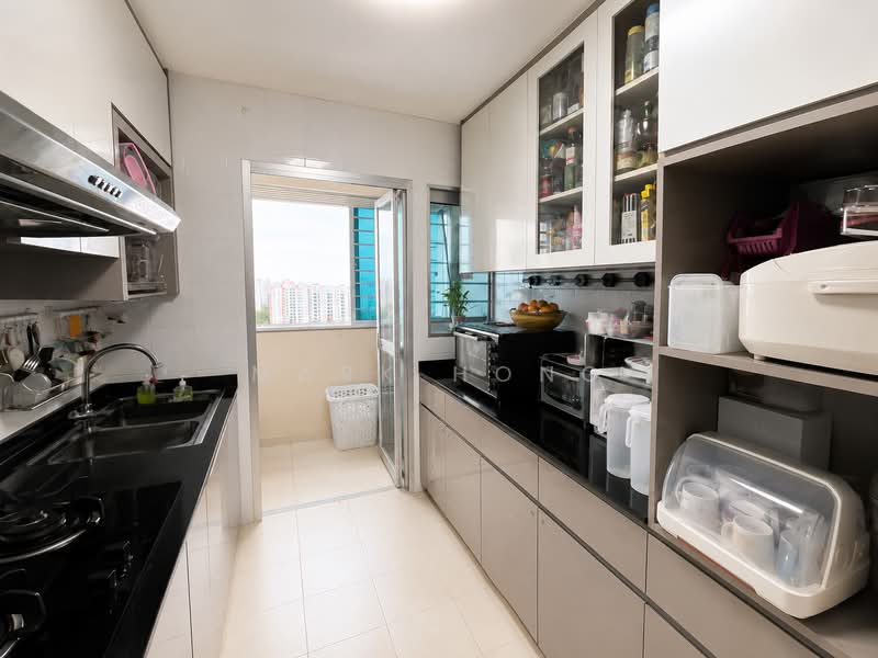 988C Buangkok Green, 988C Buangkok Green, 3 Bedrooms, 1,001 sqft, HDB Flat For Sale, by Mark Hong, 500203463 - Kitchen - PropertyGuru.com.sg