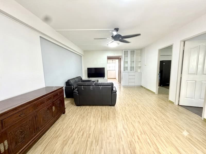 317 Hougang Avenue 7, 317 Hougang Avenue 7, 3 Bedrooms, 1,001 sqft, HDB Flat For Sale, by Ashley Thio, 500203467 - Living Room - PropertyGuru.com.sg