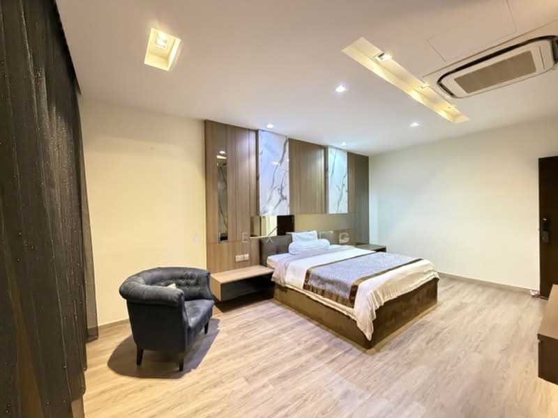 Cheap! 3.5sty Modern Bungalow, Home Lift, Reno, Move in cond, Convenient, Don't Missed!, Upper East Coast Estate, Bedok Estate, Changi Road Estate, 7 Bedrooms, 7,000 sqft, Bungalow House For Sale, by Alex Ng, 500203468 - Bedroom - PropertyGuru.com.sg