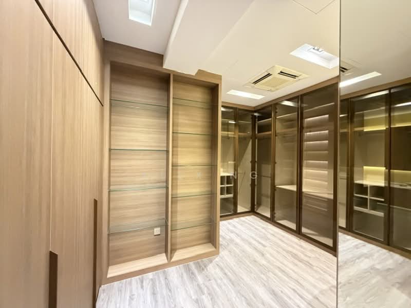 Cheap! 3.5sty Modern Bungalow, Home Lift, Reno, Move in cond, Convenient, Don't Missed!, Upper East Coast Estate, Bedok Estate, Changi Road Estate, 7 Bedrooms, 7,000 sqft, Bungalow House For Sale, by Alex Ng, 500203468 - Walk in wardrode - PropertyGuru.com.sg