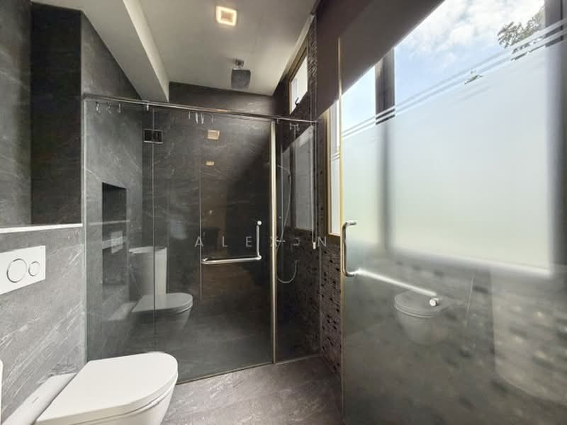 Cheap! 3.5sty Modern Bungalow, Home Lift, Reno, Move in cond, Convenient, Don't Missed!, Upper East Coast Estate, Bedok Estate, Changi Road Estate, 7 Bedrooms, 7,000 sqft, Bungalow House For Sale, by Alex Ng, 500203468 - Bathroom - PropertyGuru.com.sg