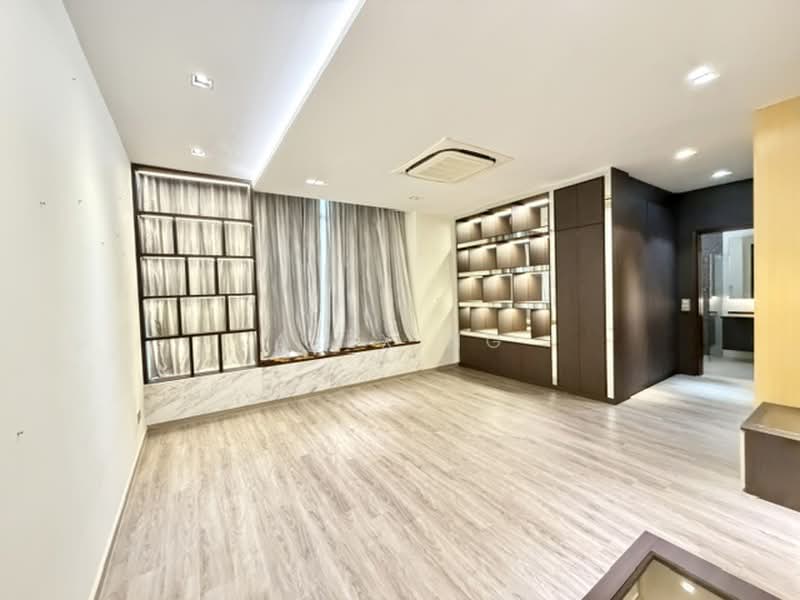 Cheap! 3.5sty Modern Bungalow, Home Lift, Reno, Move in cond, Convenient, Don't Missed!, Upper East Coast Estate, Bedok Estate, Changi Road Estate, 7 Bedrooms, 7,000 sqft, Bungalow House For Sale, by Alex Ng, 500203468 - Master Bedroom - PropertyGuru.com.sg