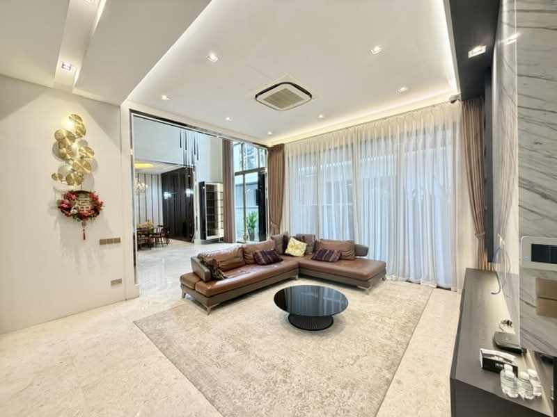 Cheap! 3.5sty Modern Bungalow, Home Lift, Reno, Move in cond, Convenient, Don't Missed!, Upper East Coast Estate, Bedok Estate, Changi Road Estate, 7 Bedrooms, 7,000 sqft, Bungalow House For Sale, by Alex Ng, 500203468 - Living Room - PropertyGuru.com.sg
