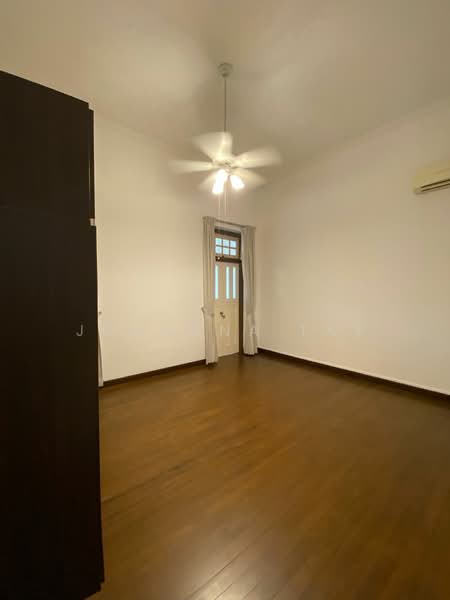 Townerville, McNair Road, 3 Bedrooms, 2,424 sqft, Terraced House For Rent, by Johanna Tay, 500203470 - Bedrooms (ceiling fans, lights, closets) - PropertyGuru.com.sg