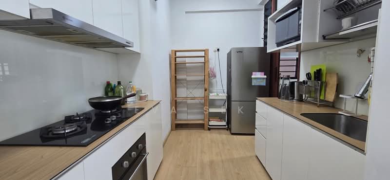 Parc Oasis, 53 Jurong East Avenue 1, 3 Bedrooms, 1,227 sqft, Condominium For Sale, by Eva Sek, 500203479 - Kitchen - PropertyGuru.com.sg