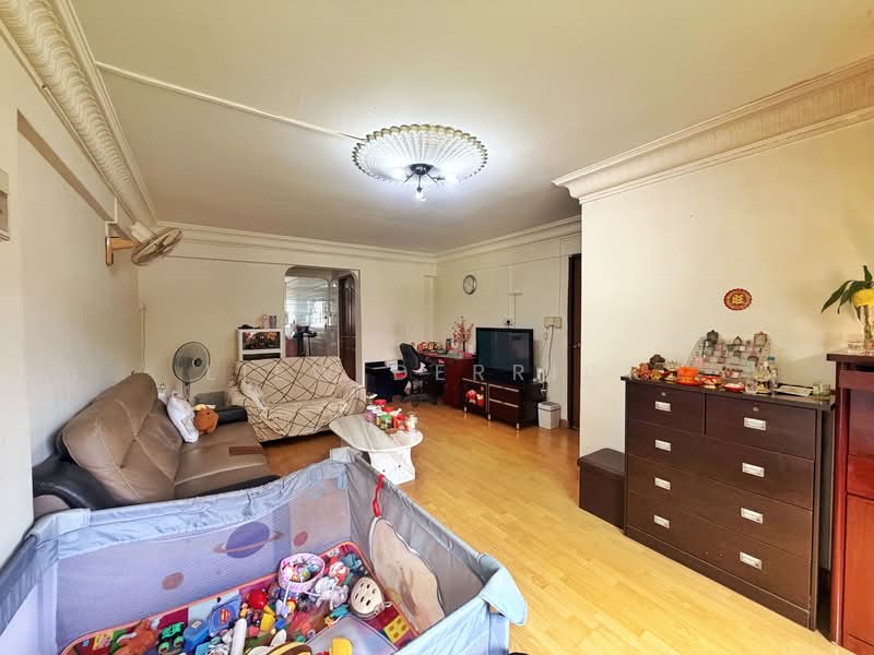 621 Ang Mo Kio Avenue 9, 621 Ang Mo Kio Avenue 9, 3 Bedrooms, 990 sqft, HDB Flat For Sale, by Liew Derrick, 500203481 - Living Room - PropertyGuru.com.sg