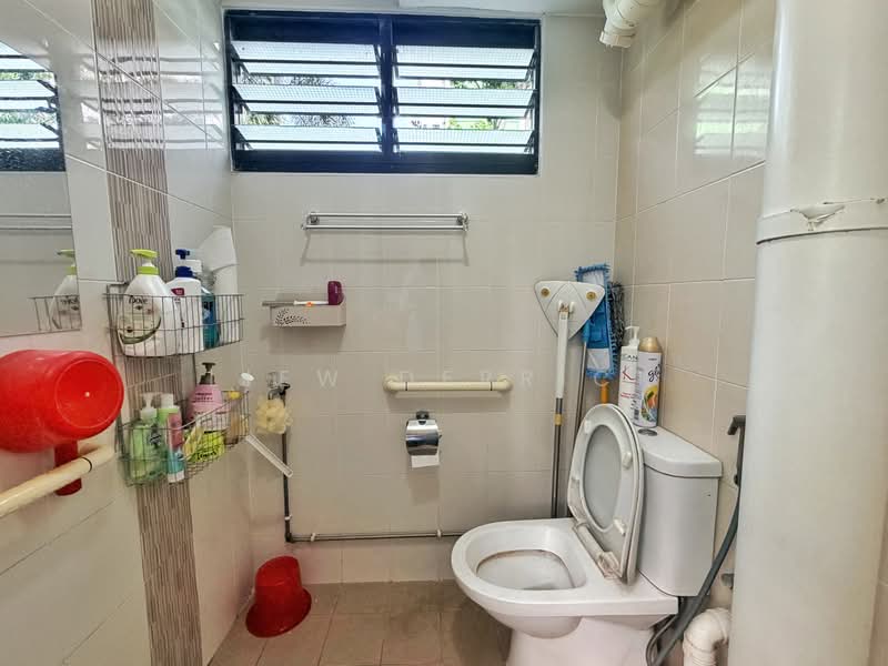 621 Ang Mo Kio Avenue 9, 621 Ang Mo Kio Avenue 9, 3 Bedrooms, 990 sqft, HDB Flat For Sale, by Liew Derrick, 500203481 - Bathroom - PropertyGuru.com.sg